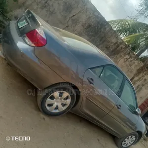 Toyota Camry LE 4dr Sedan (2.4L 4cyl 5M) 2004 Gray