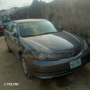 Toyota Camry LE 4dr Sedan (2.4L 4cyl 5M) 2004 Gray