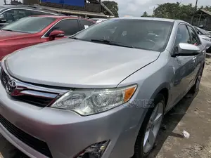Toyota Camry LE 4dr Sedan (2.5L 4cyl 6A) 2013 Silver