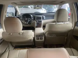 Toyota Venza Limited 4dr Wagon AWD (3.5L 6cyl 6A) 2014 Gray