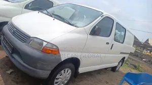 Toyota HiAce 2001 White