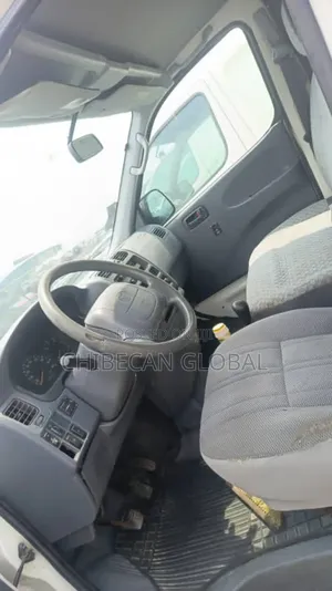 Toyota HiAce 2001 White