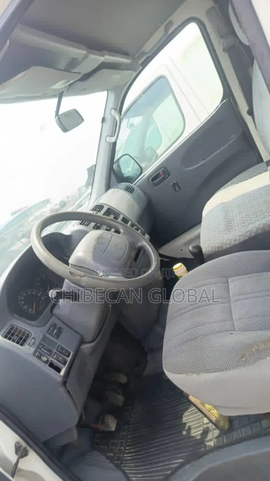 Toyota HiAce 2001 White