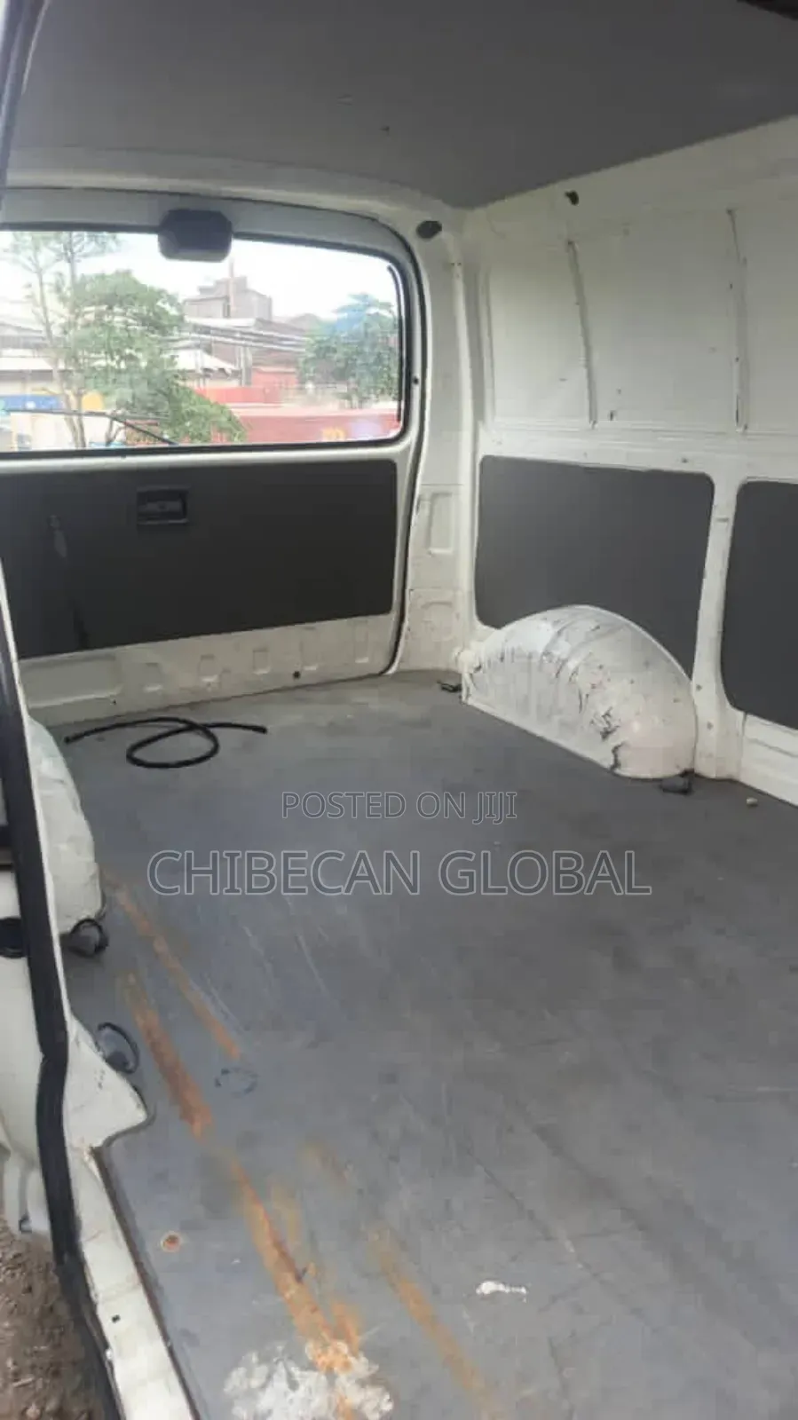 Toyota HiAce 2001 White