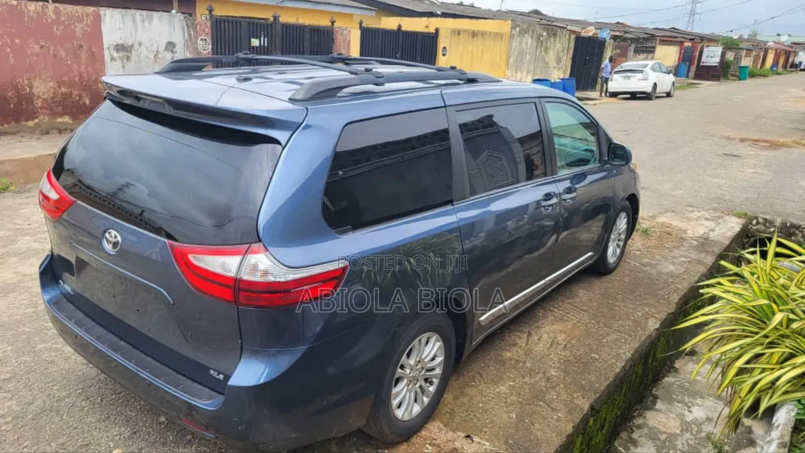Toyota Sienna 2017 Blue