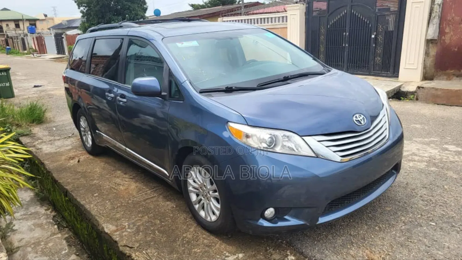 Toyota Sienna 2017 Blue
