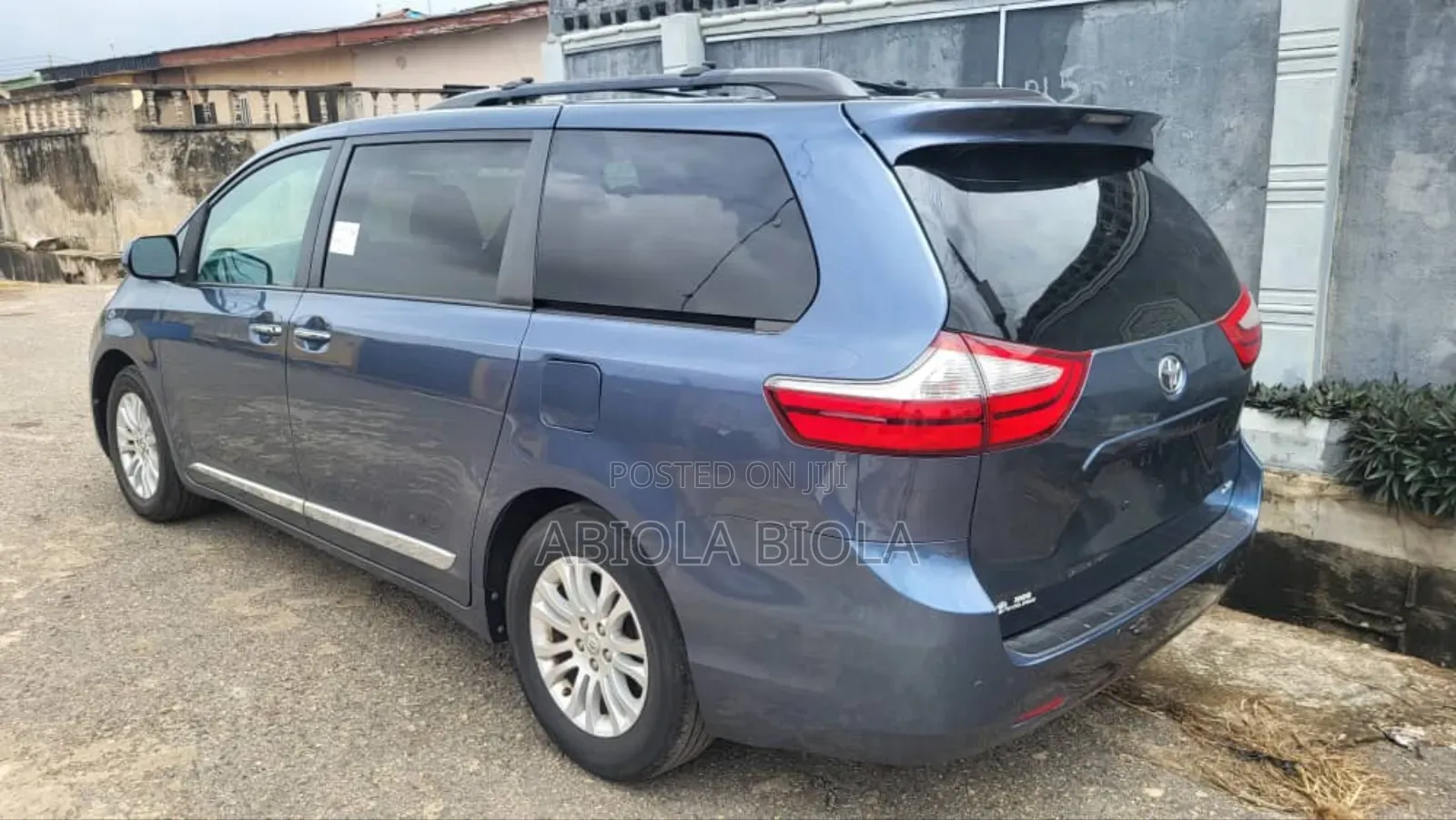 Toyota Sienna 2017 Blue