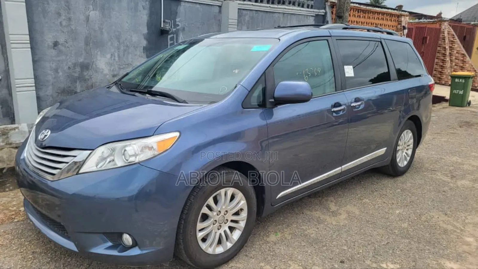 Toyota Sienna 2017 Blue