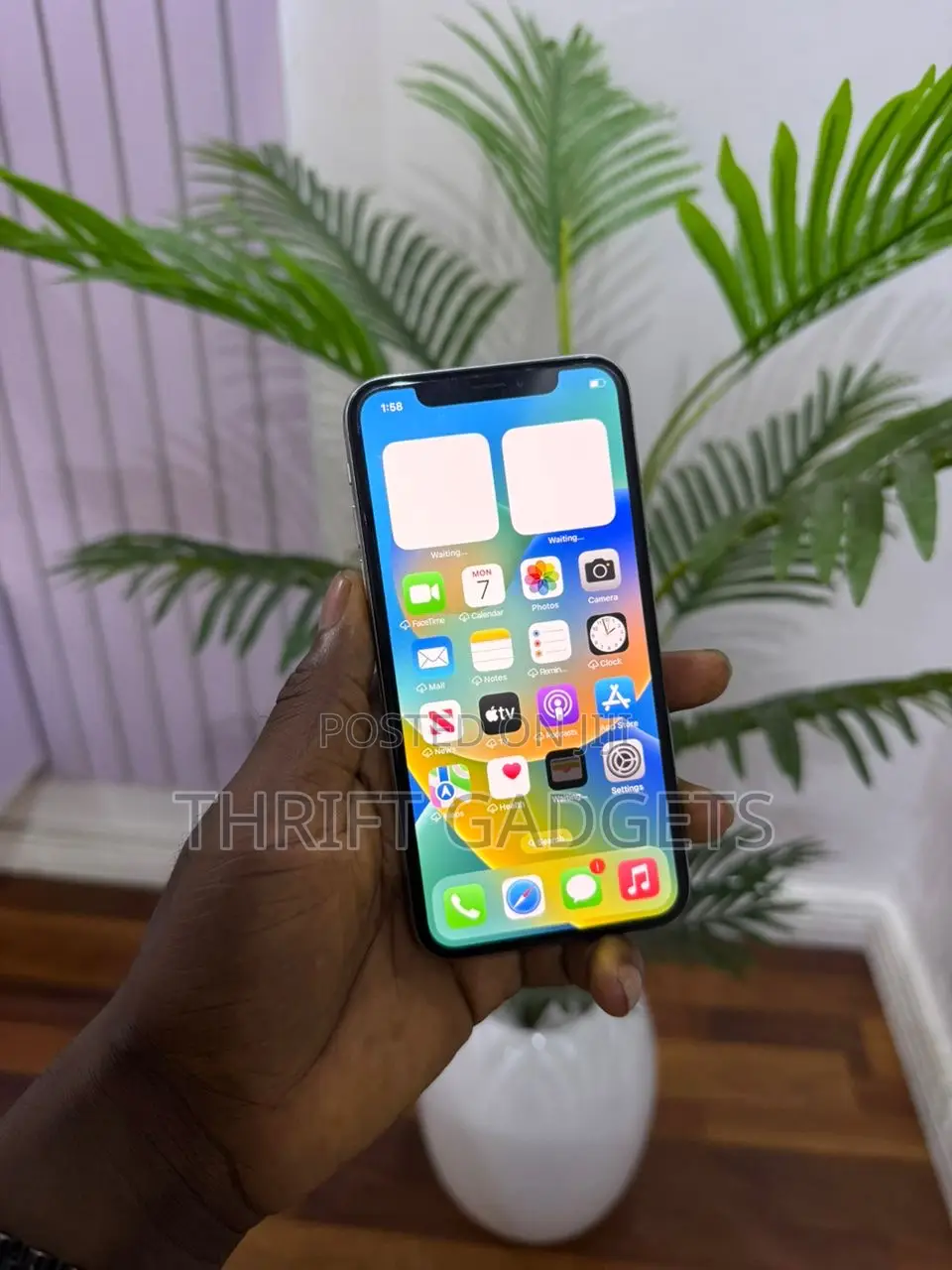 Apple iPhone X 64 GB White