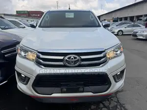 Toyota Hilux Rugged 4x4 2018 White