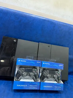 Ps4 Game Fat With Two Pads With Games Installed