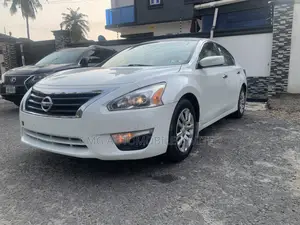 Nissan Altima 2.5 2011 White