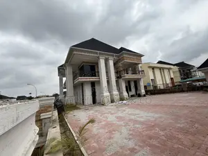 5bdrm Duplex in Apo District for sale