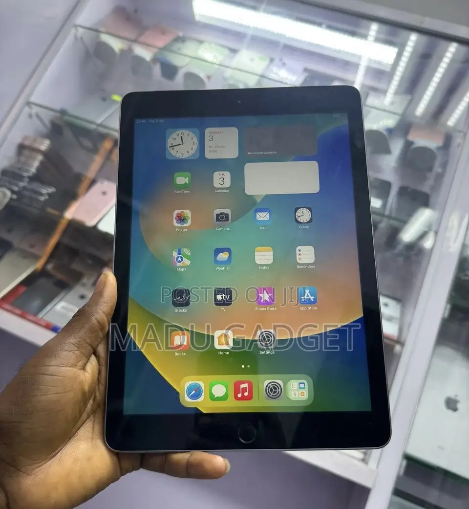Apple iPad 9.7 32 GB Gray