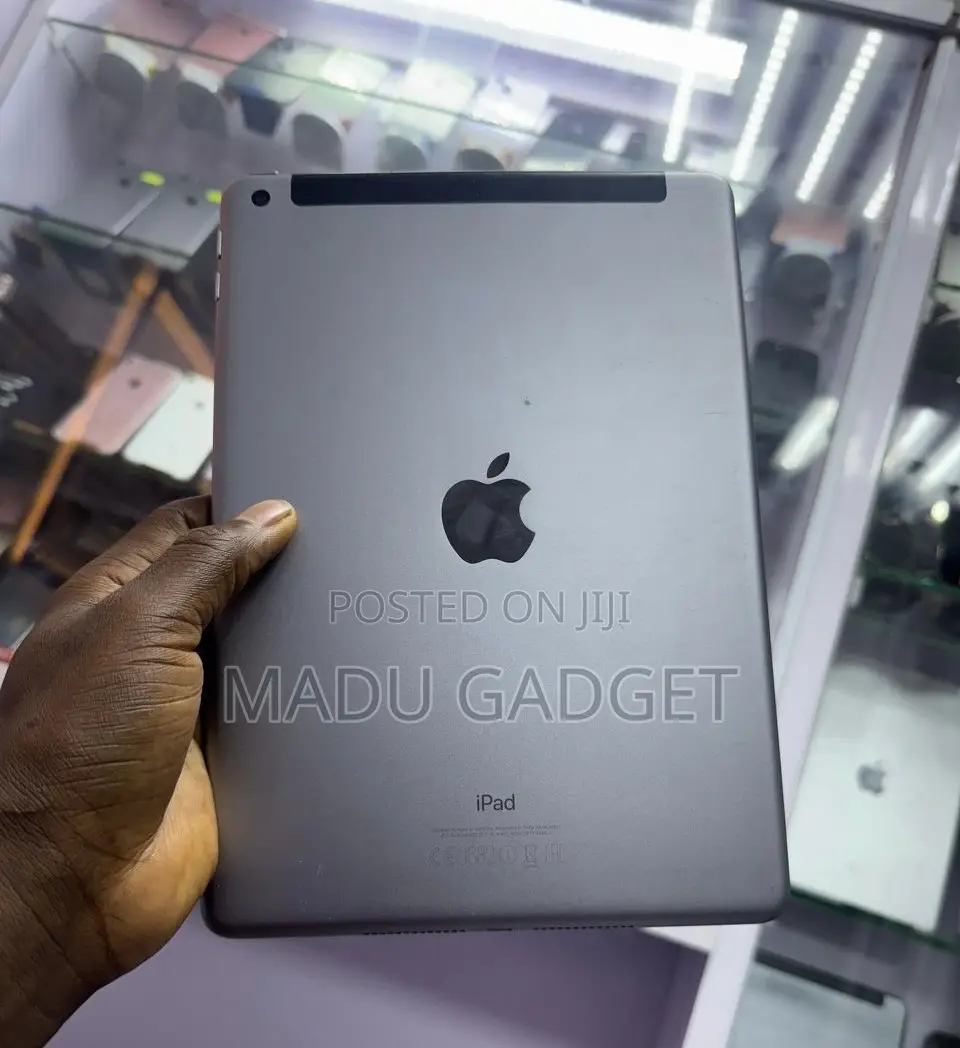 Apple iPad 9.7 32 GB Gray