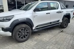 New Toyota Hilux 2025 White