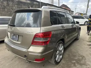 Mercedes-Benz GLK-Class 350 4MATIC 2010 Brown