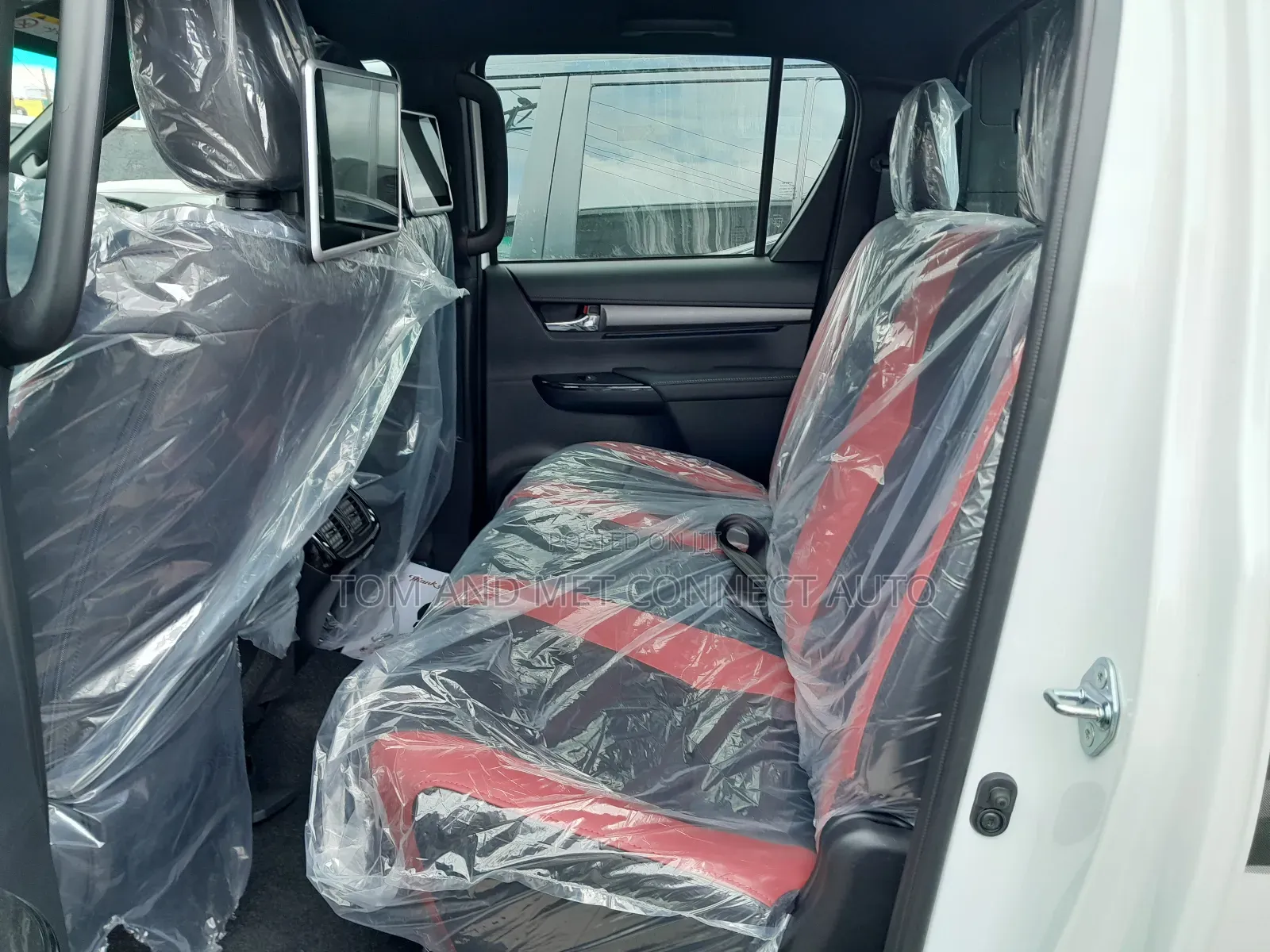 New Toyota Hilux 2025 White