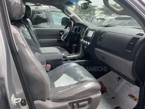 Toyota Sequoia Platinum 4x4 2018 Silver