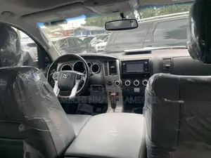 Toyota Sequoia Platinum 4x4 2018 Silver