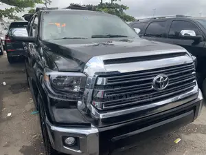 Toyota Sequoia Platinum 4dr SUV 4WD (5.7L 8cyl 6A) 2015 Black
