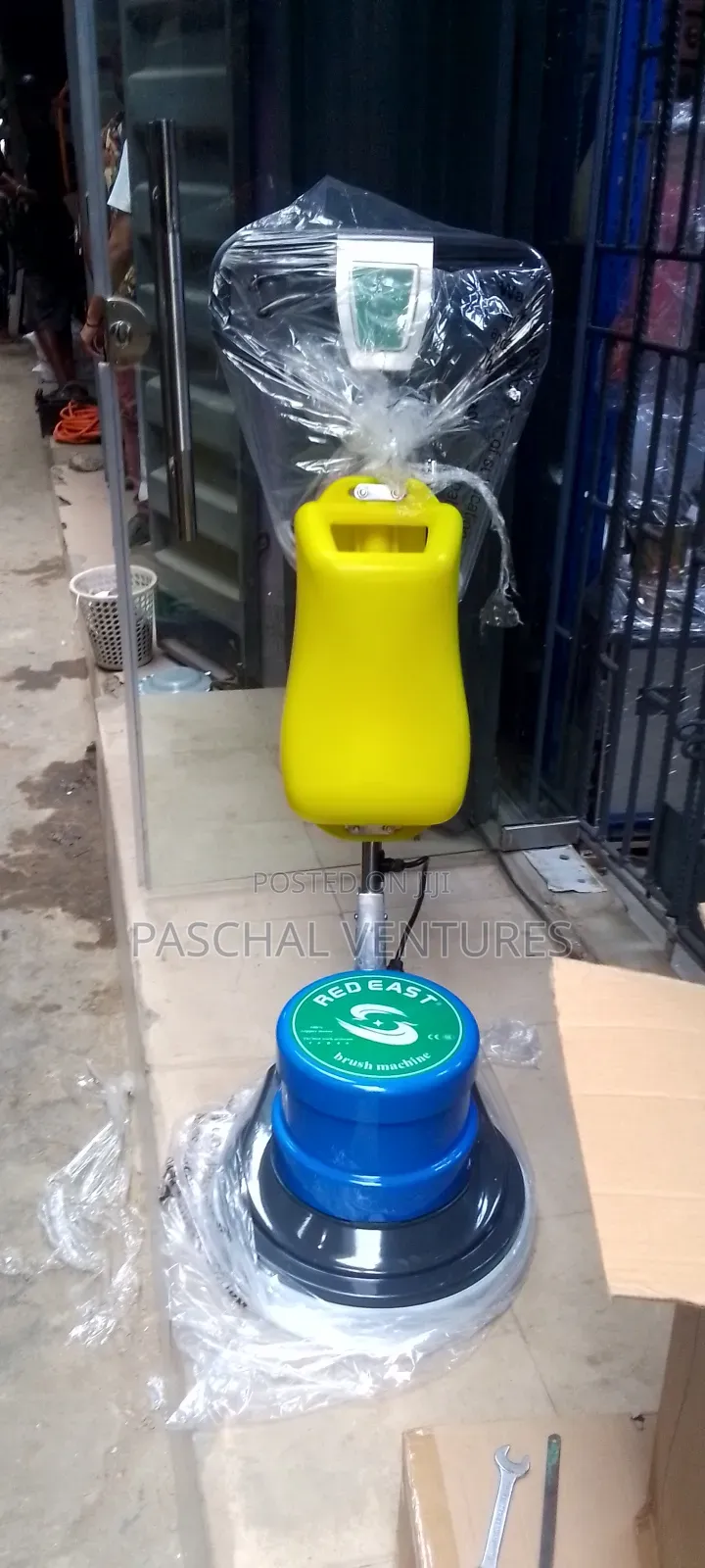 Floor Scrubber Machine
