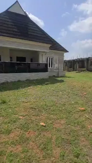 4bdrm Bungalow in Benin City for sale