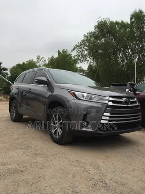 Toyota Highlander XLE 4x2 V6 (3.5L 6cyl 8A) 2017 Gray