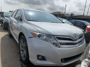 Toyota Venza XLE 4dr Wagon AWD (3.5L 6cyl 6A) 2014 White