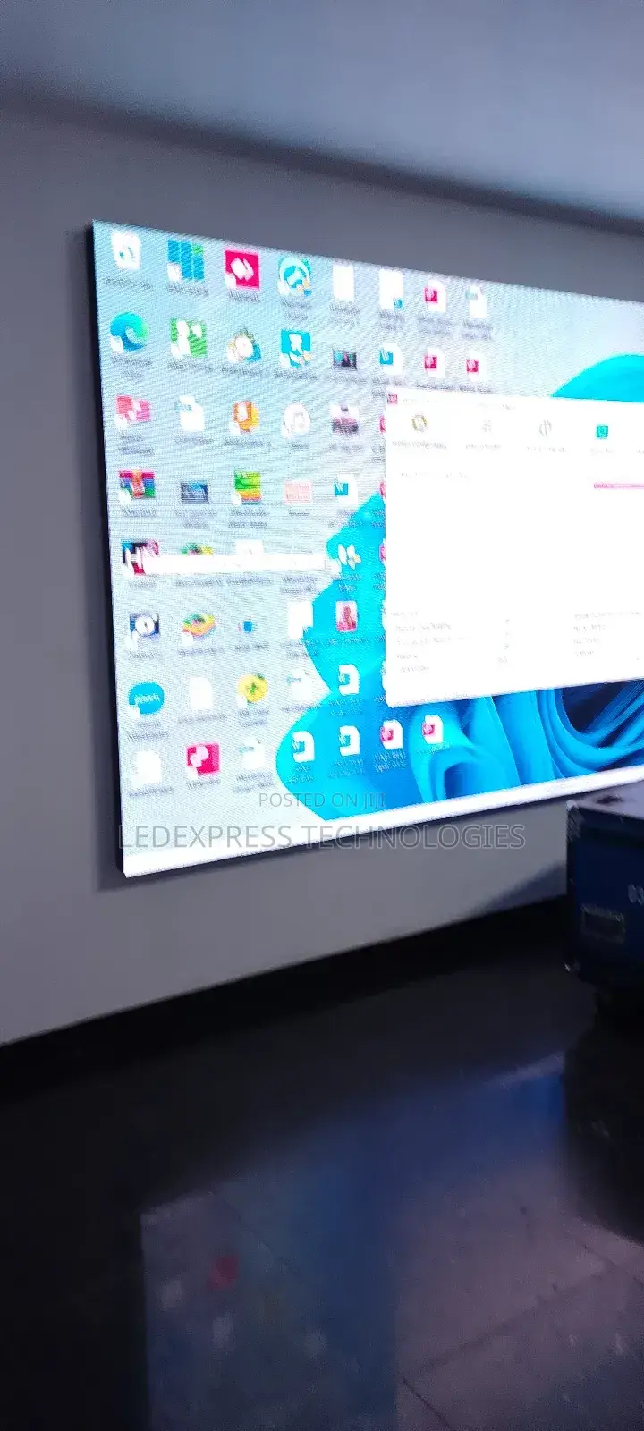Magnifying Led Screens.