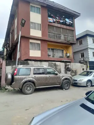 3bdrm Block of Flats in Yaba, Akoka for sale