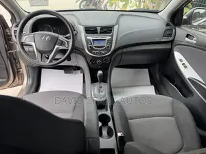 Hyundai Accent SE 2013 Brown