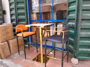 Modern Standard Bar Table and Stronger Iron Chair
