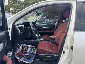 Toyota Hilux Rugged 4x4 2018 White