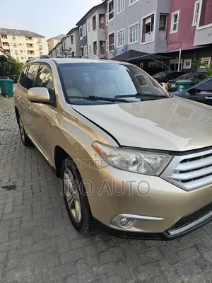 Toyota Highlander Limited 2011 Gold
