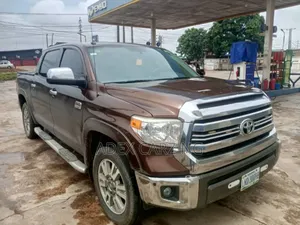 Toyota Tundra 1794 5.7L V8 4x4 CrewMax 5.6 ft. box 145.7 in. WB 2019