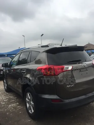 Toyota RAV4 LE FWD (2.5L 4cyl 6A) 2013 Gold