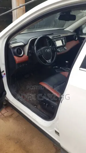 Toyota RAV4 LE AWD (2.5L 4cyl 6A) 2016 White