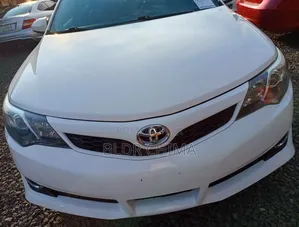 Toyota Camry SE 4dr Sedan (2.5L 4cyl 6A) 2013 White