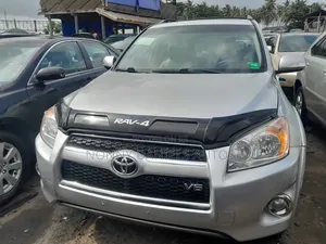 Toyota RAV4 Limited 2011 Silver