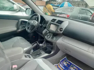 Toyota RAV4 Limited 2011 Silver