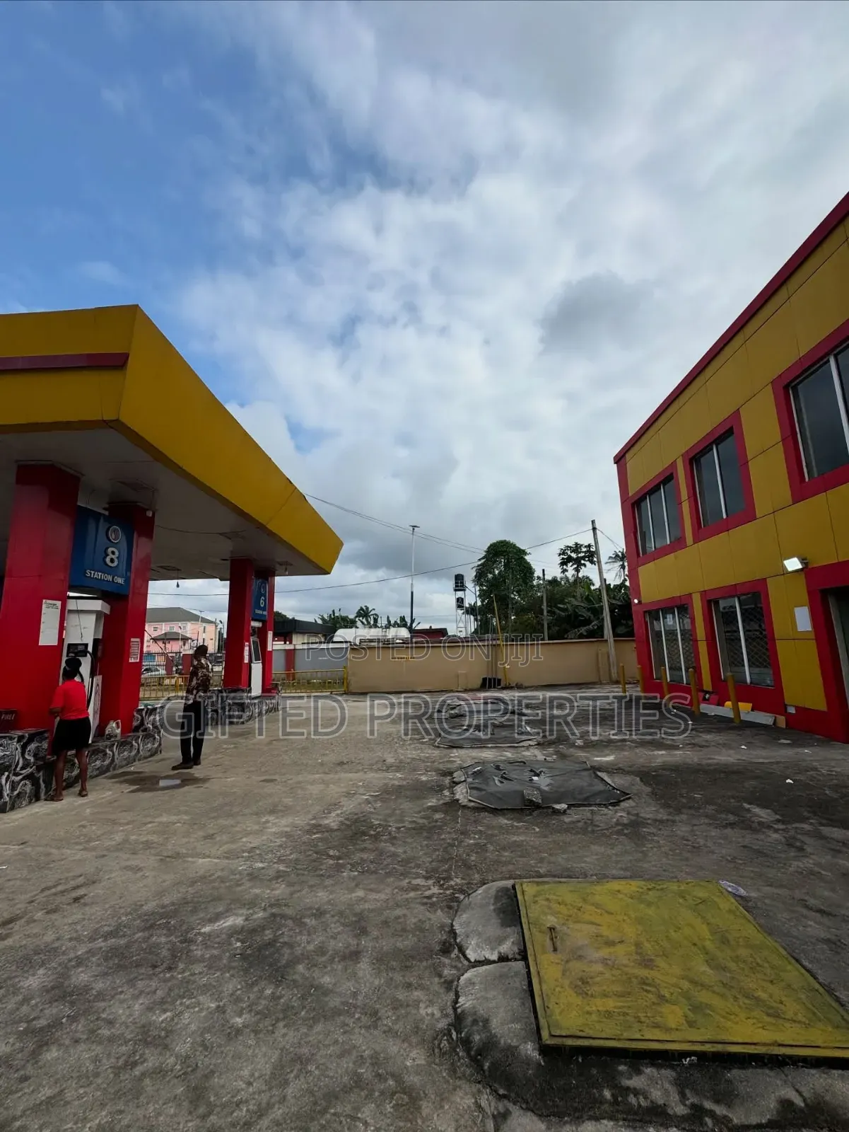 Functional 6pump Filling Station With Ample Parking Space