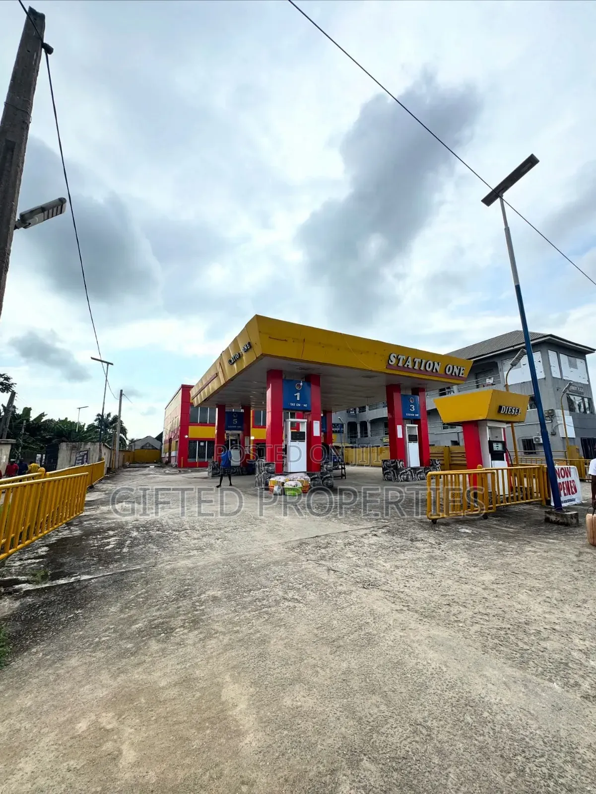 Functional 6pump Filling Station With Ample Parking Space