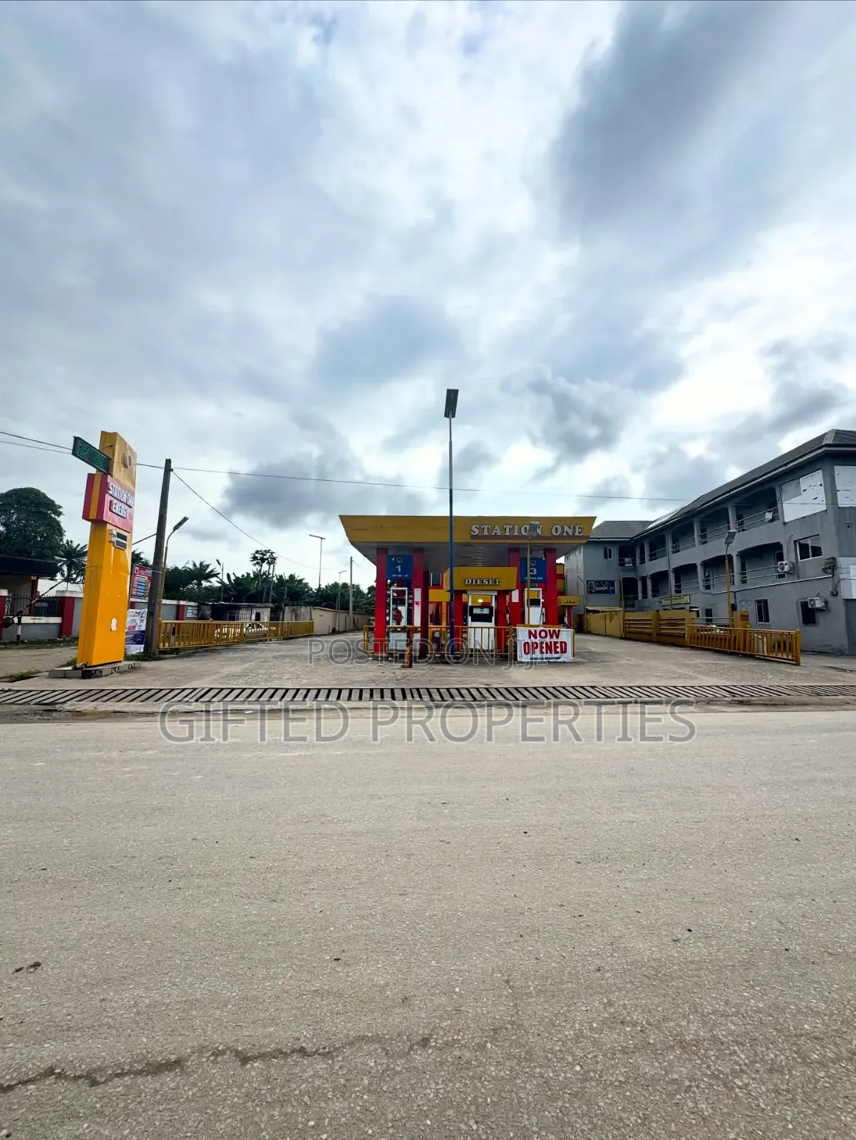 Functional 6pump Filling Station With Ample Parking Space