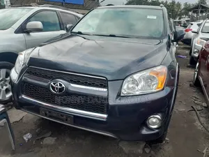 Toyota RAV4 Limited AWD (2.5L 4cyl 6A) 2013