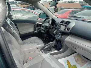 Toyota RAV4 Limited AWD (2.5L 4cyl 6A) 2013