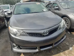 Toyota Camry SE 4dr Sedan (2.5L 4cyl 6A) 2013 Gray