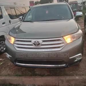 Toyota Highlander Limited 3.5l 4WD 2013 Green