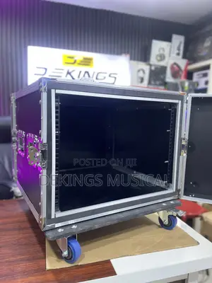 Strong 8u Closed-Back Amp Rack Case