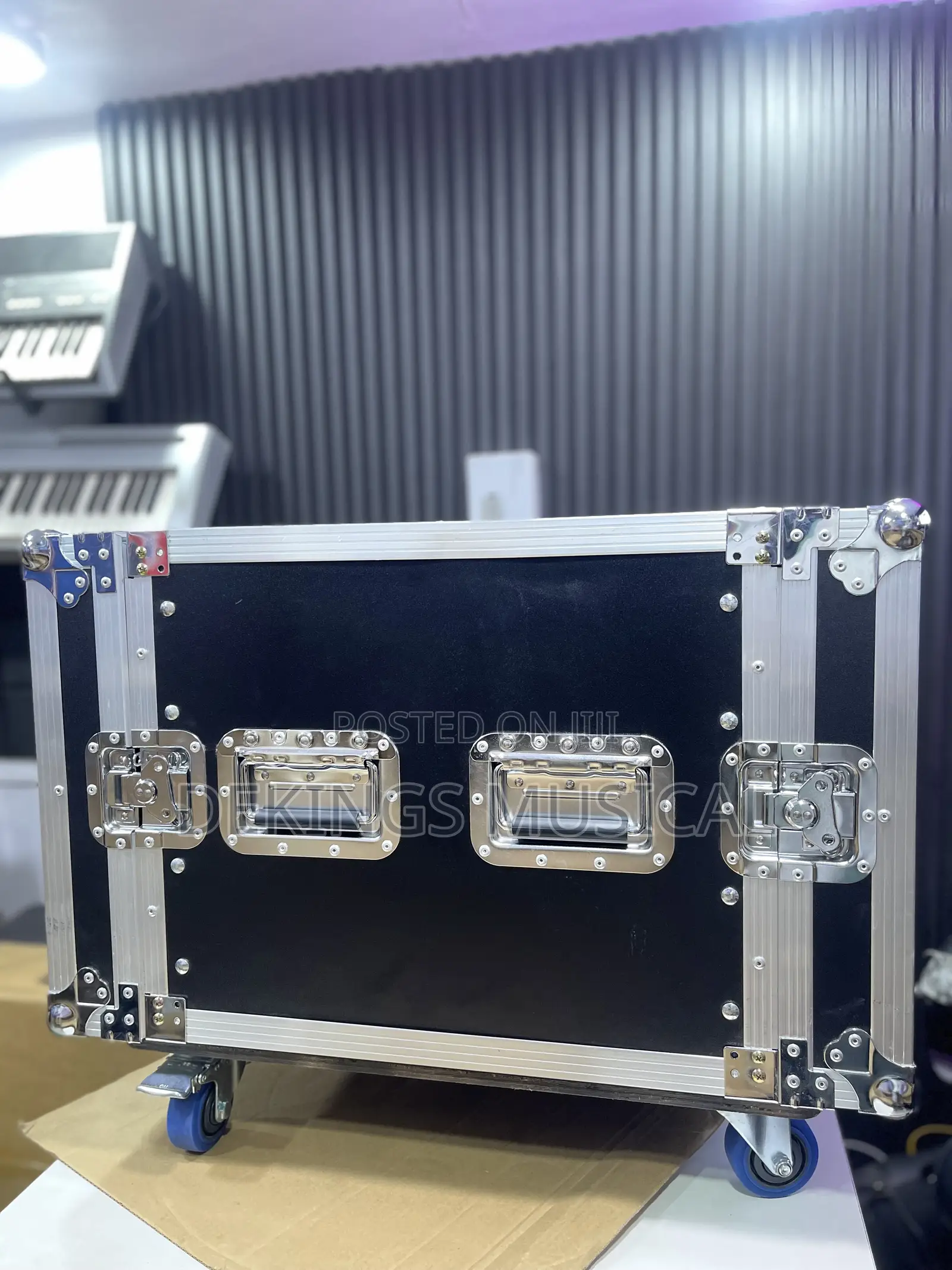 Strong 8u Closed-Back Amp Rack Case